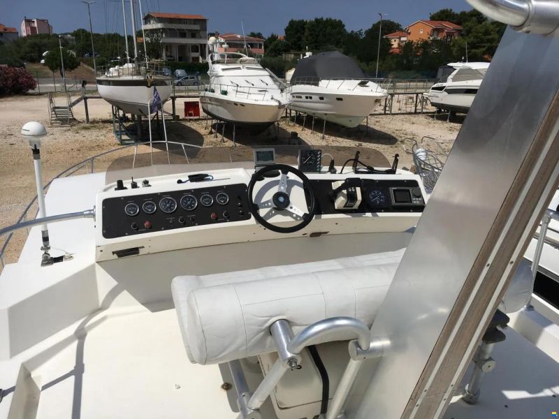 Azimut 38