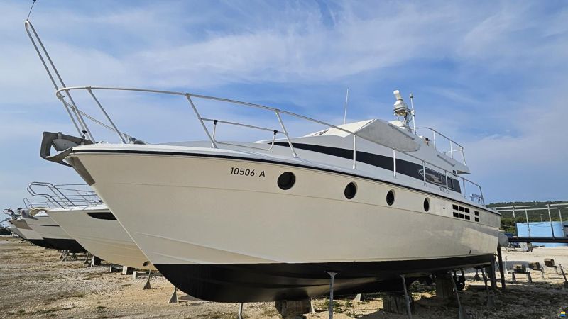 Azimut 38