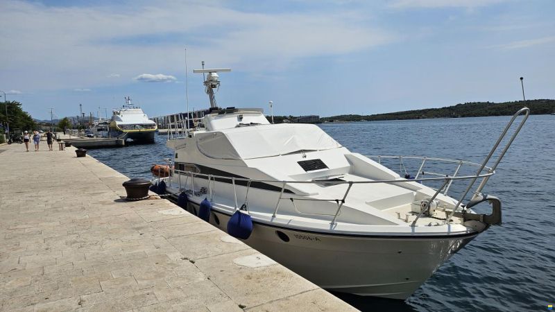 Azimut 38