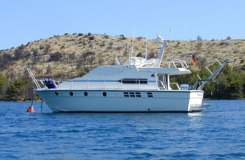 Azimut 38