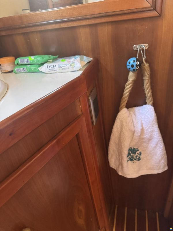 Aquamarine Yachts Acquamarina 9 cabin
