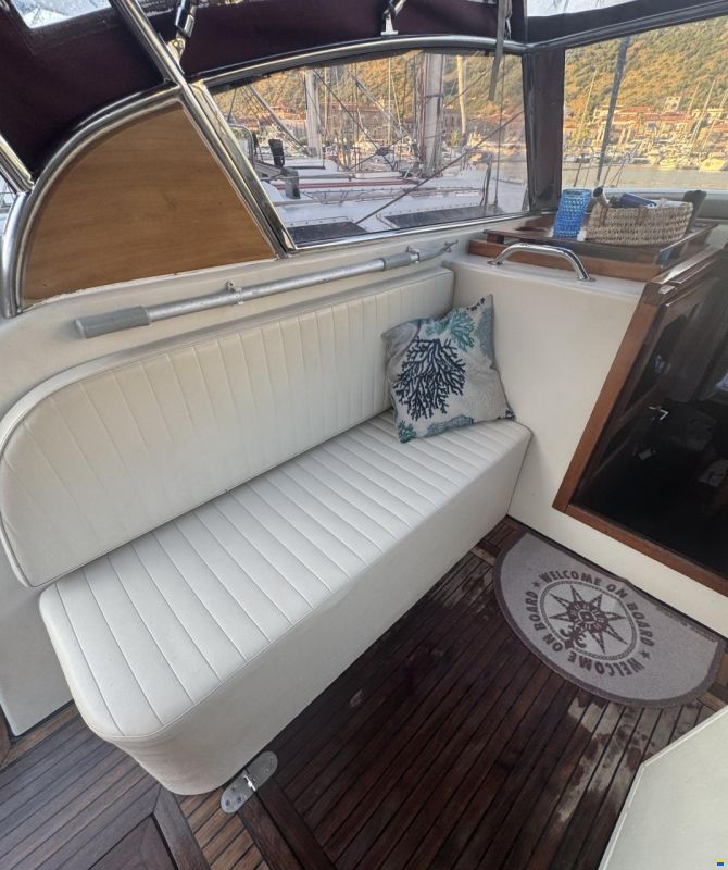 Aquamarine Yachts Acquamarina 9 cabin