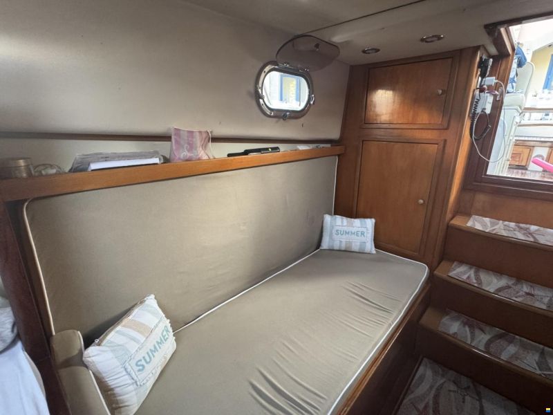 Aquamarine Yachts Acquamarina 9 cabin