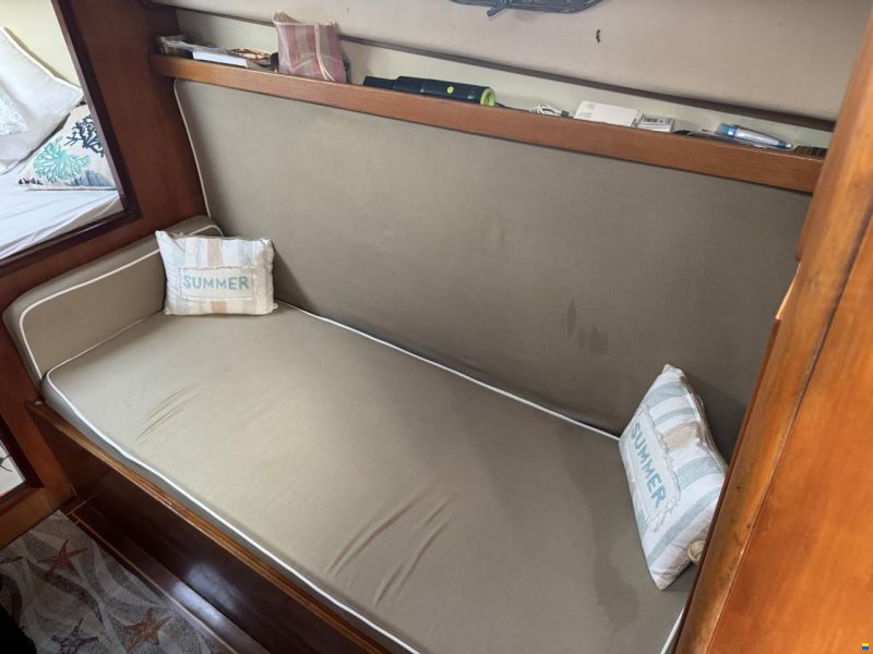 Aquamarine Yachts Acquamarina 9 cabin