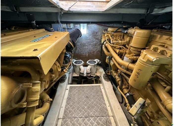 Cantieri Navali del Tirreno Cayman 40 WA