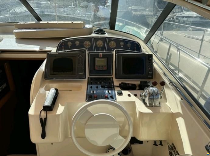 Cantieri Navali del Tirreno Cayman 40 WA