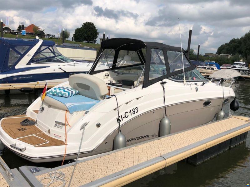 Chaparral 250 Signature