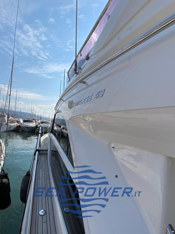 Princess Yachts. F 49