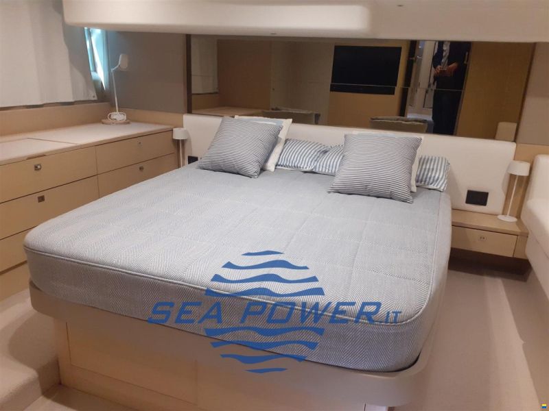 Princess Yachts. F 49