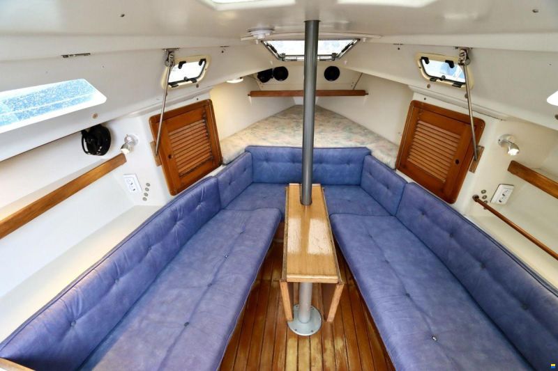Catalina 270