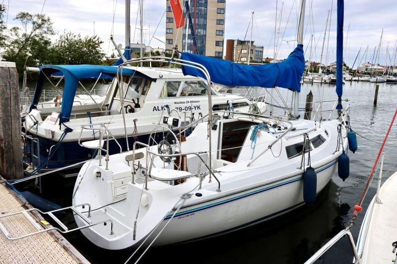 Catalina 270