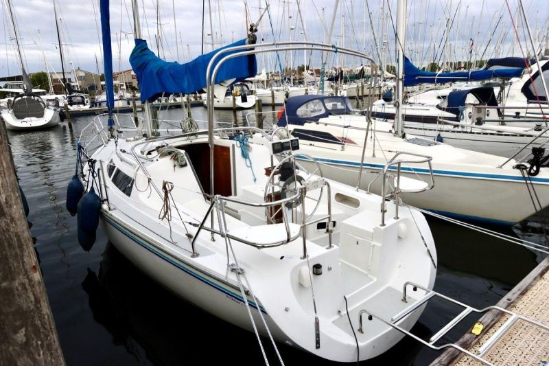 Catalina 270