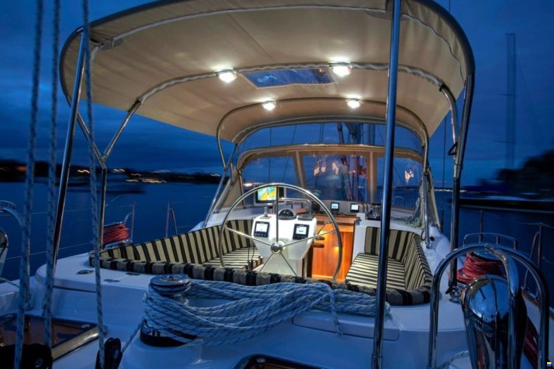 Hylas 48