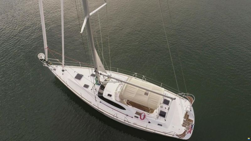 Hylas 48