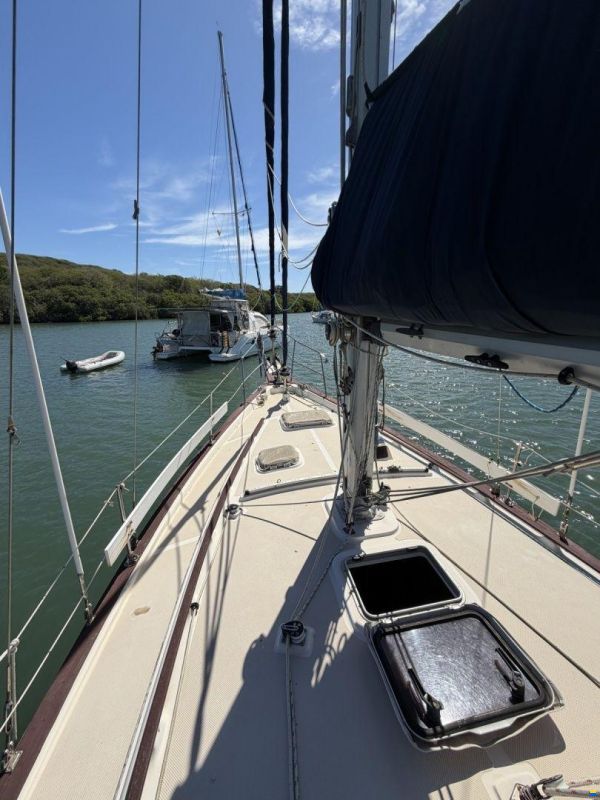 Island Packet IP35