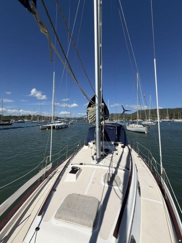 Island Packet IP35