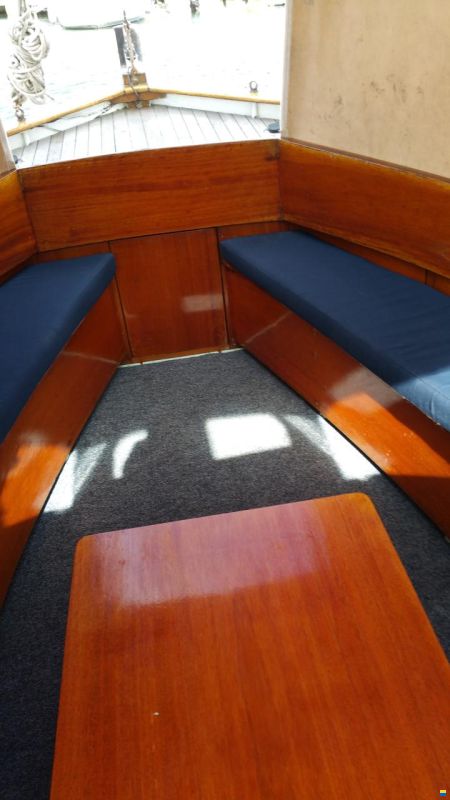 8 Meter one Design Oakhull with mast and sail