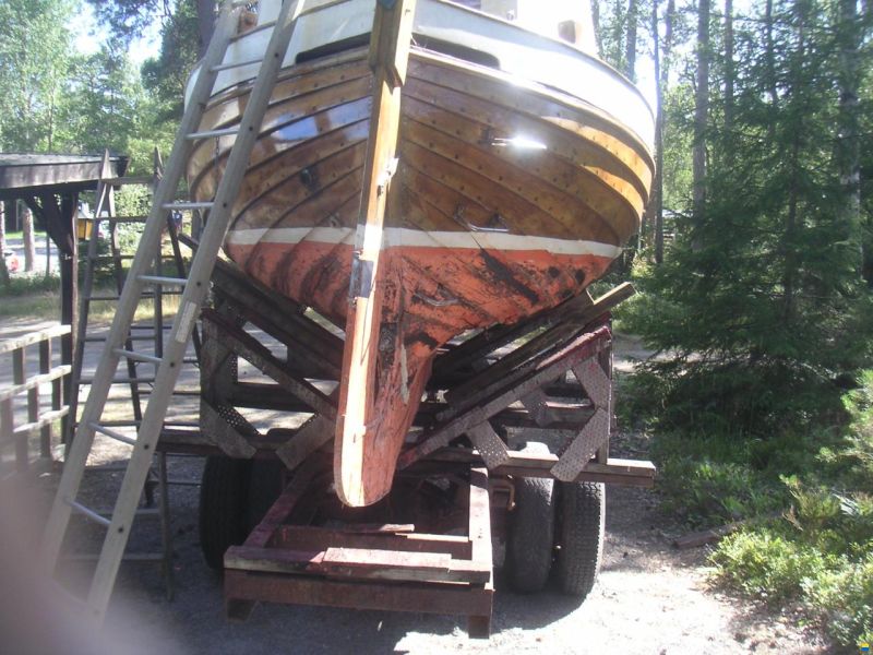 8 Meter one Design Oakhull with mast and sail