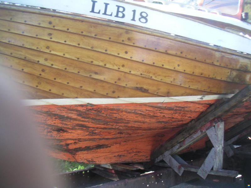 8 Meter one Design Oakhull with mast and sail