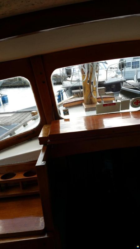 8 Meter one Design Oakhull with mast and sail