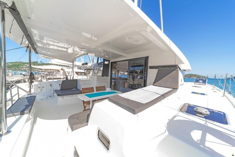 Lagoon 42
