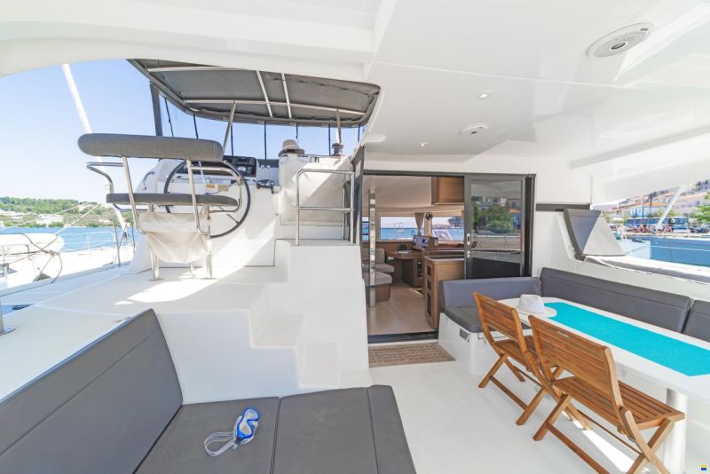 Lagoon 42
