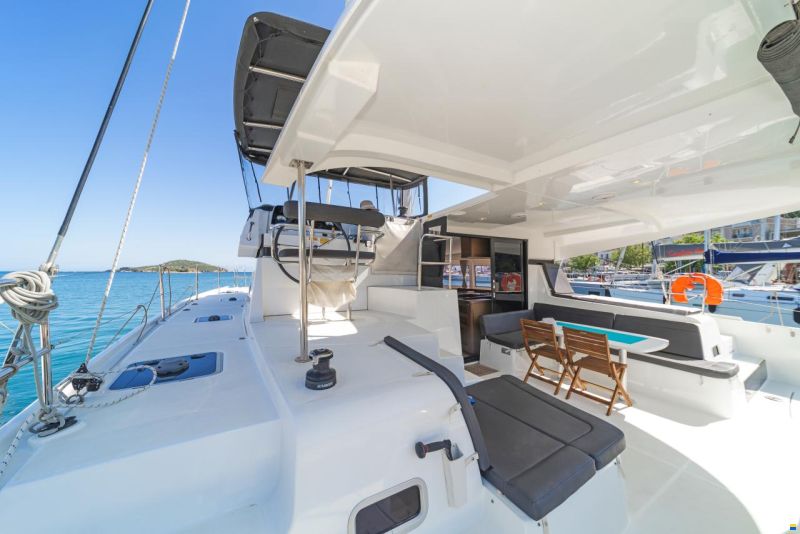 Lagoon 42