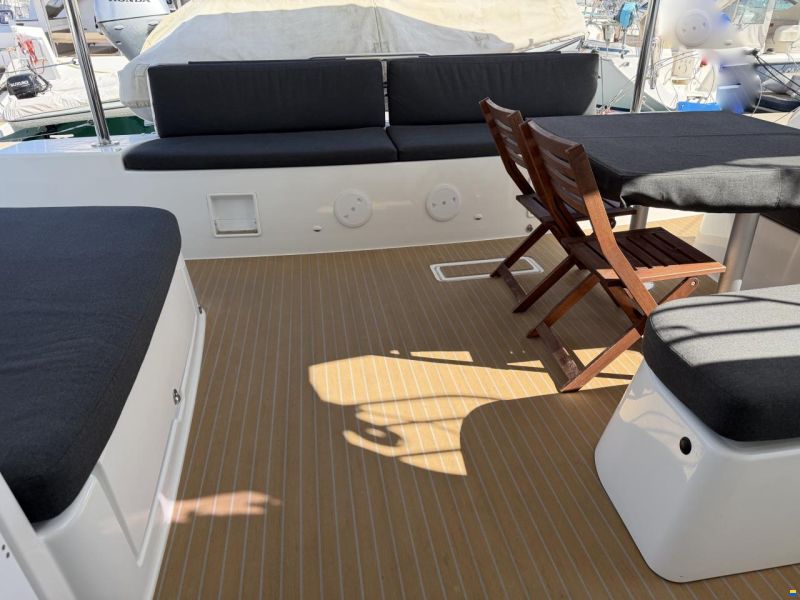 Lagoon 46 Owner's Version