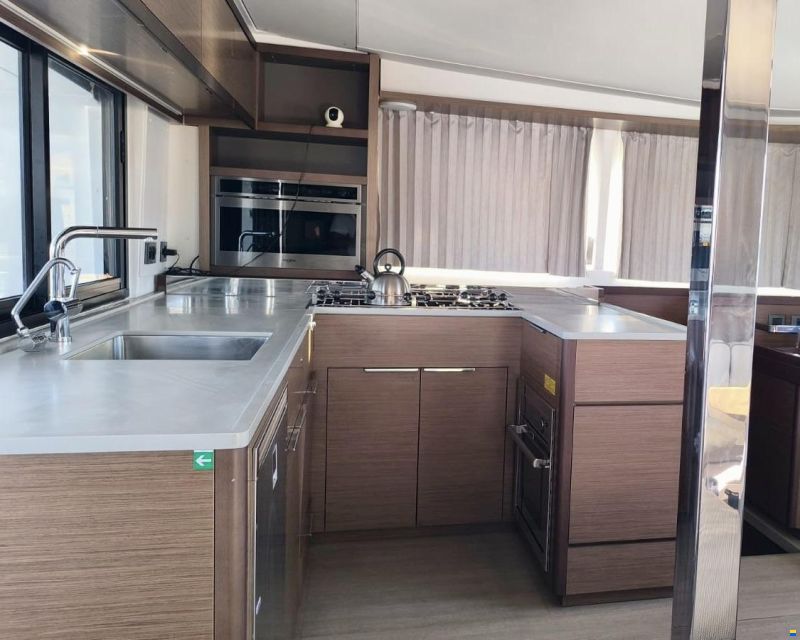 Lagoon 46 Owner's Version