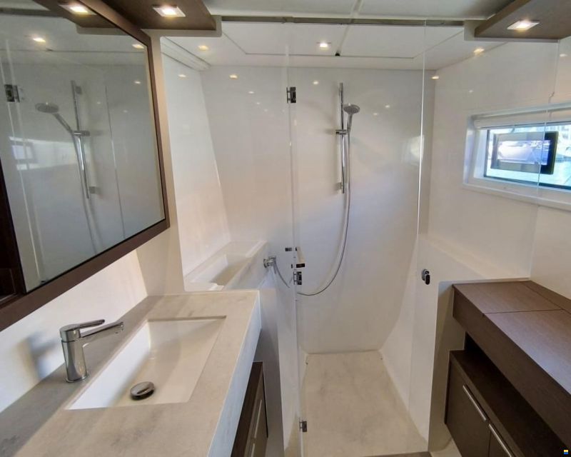 Lagoon 46 Owner's Version