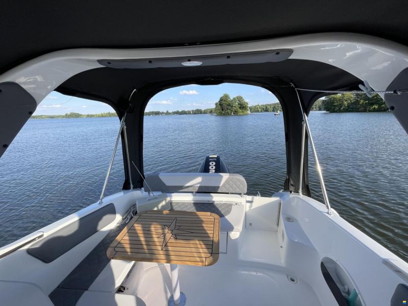 Saver 690 Cabin Mercury 200PS Sonderausstattun
