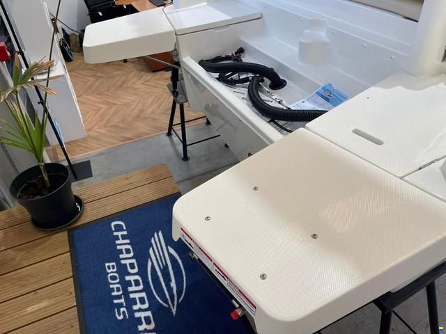 Quicksilver Activ 875 Sundeck