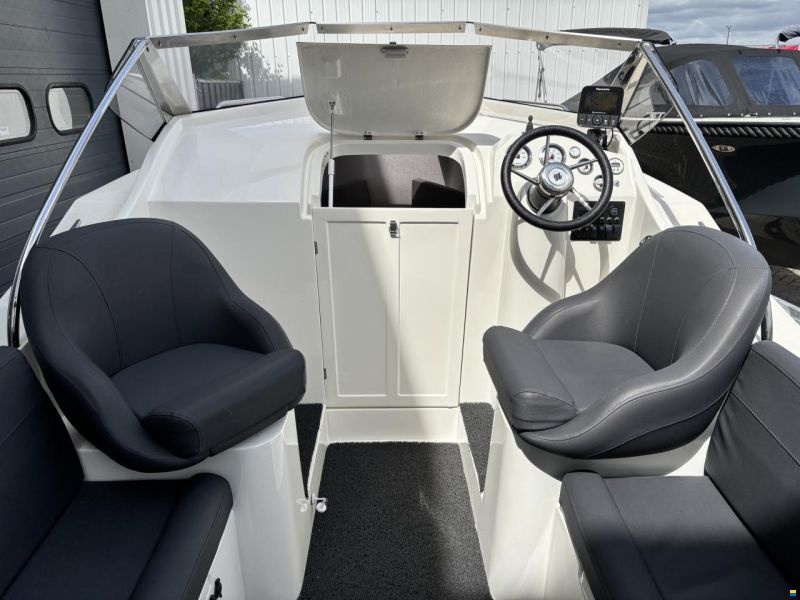 Oud Huijzer 630 Cabin