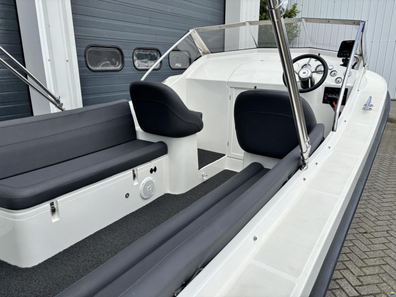 Oud Huijzer 630 Cabin