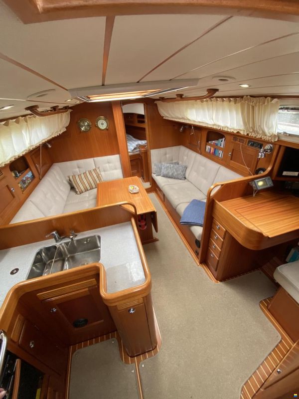 Hallberg-Rassy 372