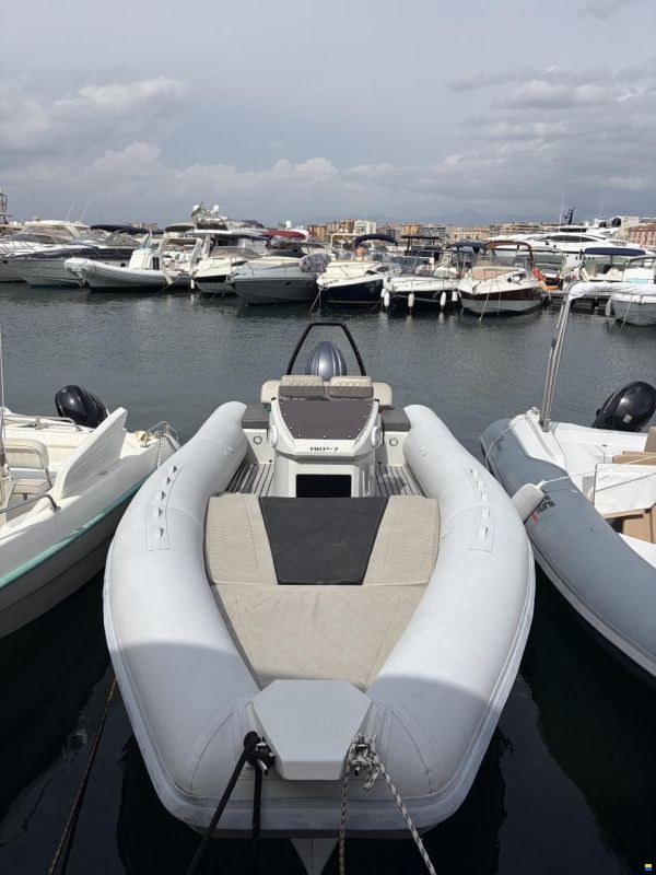Seastep-Rib Evolution / AKP 7