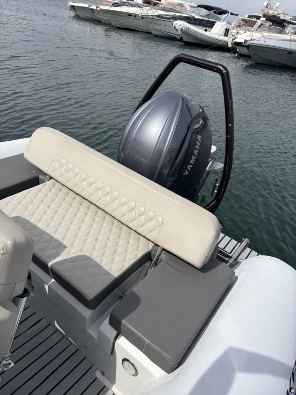 Seastep-Rib Evolution / AKP 7