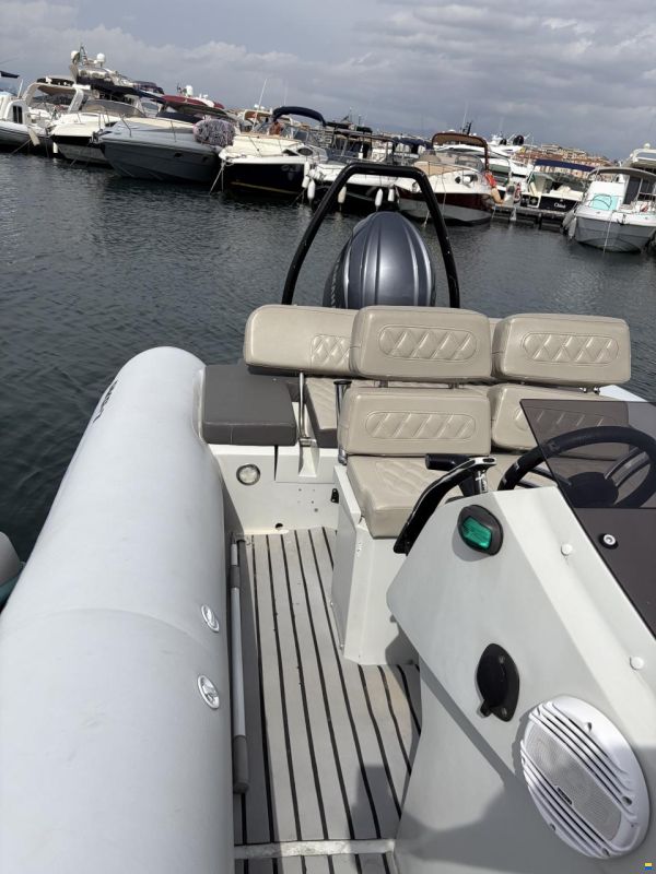 Seastep-Rib Evolution / AKP 7
