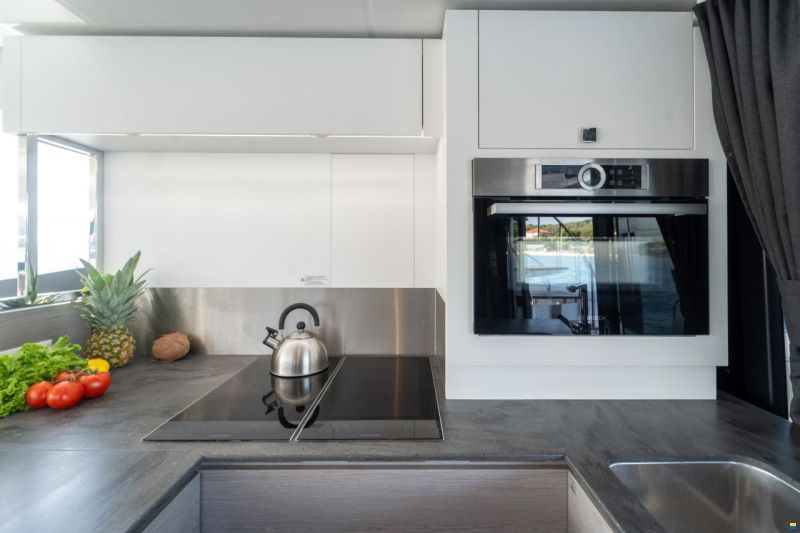 Fountaine Pajot MY 6