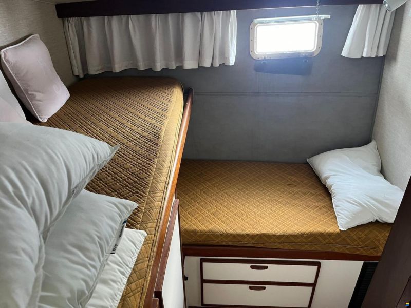 Hatteras 43