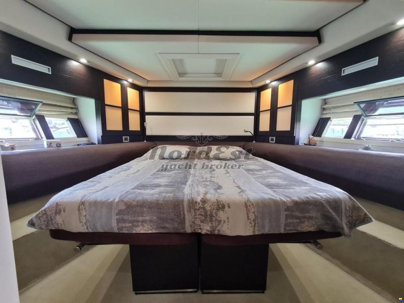 Azimut 62S