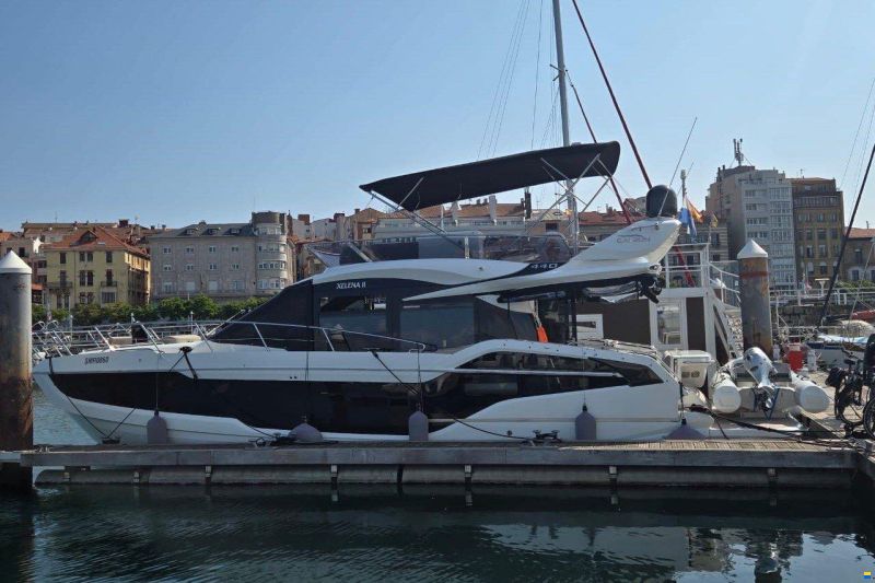Galeon 440 Fly