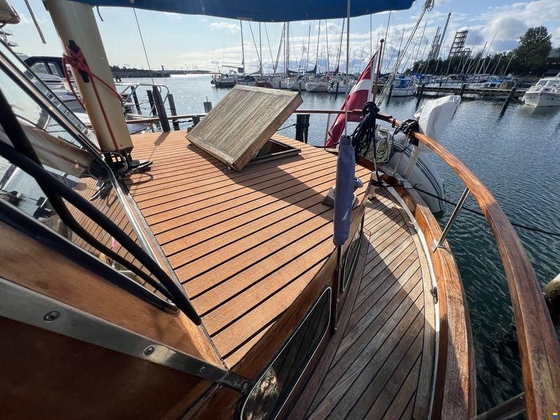 Nauticat 33