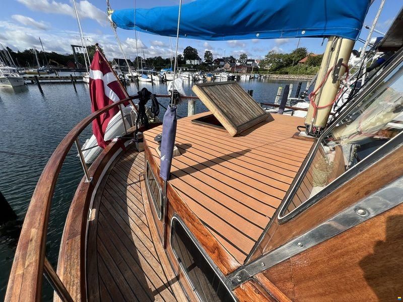 Nauticat 33