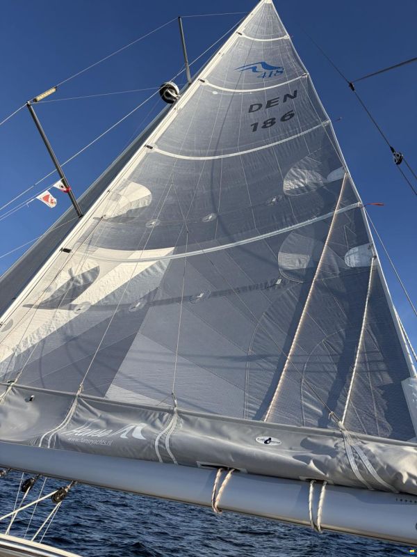 Hanse 418
