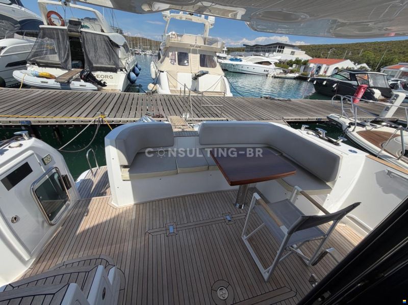 Azimut Magellano 43