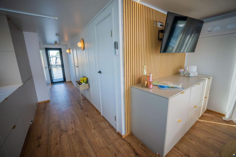Woma Hausboot Wohnschiff D13
