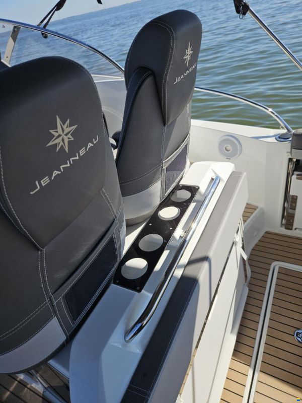 Jeanneau Cap Camarat 9.0 WA