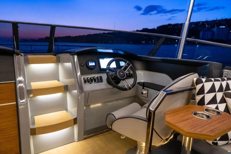 Alfastreet 28 Cabin