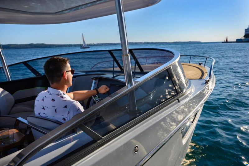 Alfastreet 28 Cabin